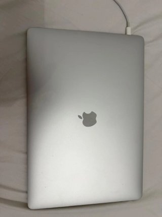 MacBook Pro 2017 i7 256GB 16GB Plata