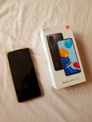 Xiaomi Redmi Note 11 Negro + Funda Amarilla