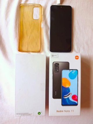 Xiaomi Redmi Note 11 Negro + Funda Amarilla