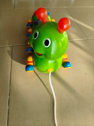 Oruga de arrastre musical para niños