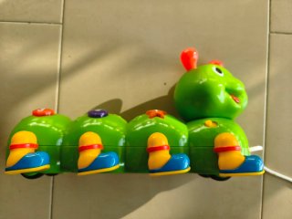 Oruga de arrastre musical para niños