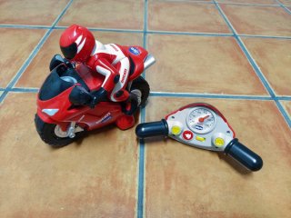 Moto teledirigida Ducati Roja