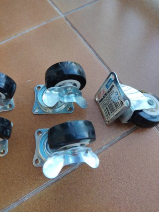 Ruedas pequeñas para muebles (pack 6) 2 con broque