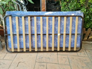 Base de cama Sumiere metálica y madera