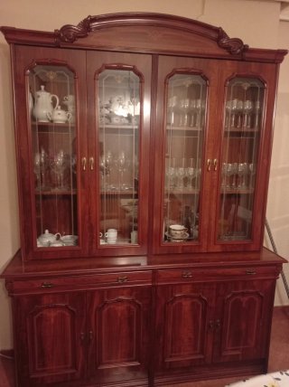 Sillas de madera con asiento tapizado