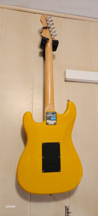 Guitarra Eléctrica Stratocaster SSH Amarilla