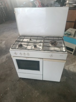 Cocina de gas con horno 90€