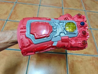 Puño de Thanos Juguete