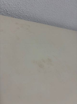 Cómoda blanca de madera