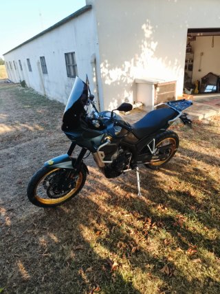 Kove 800X Adventure Moto Verde y Oro