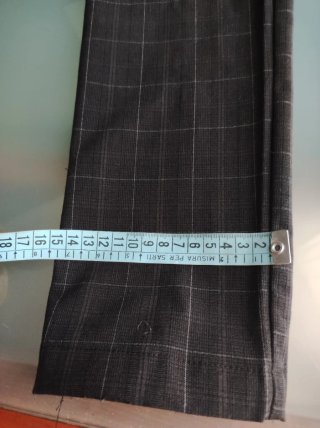 Pantaloni Stradivarius a quadri grigio antracite