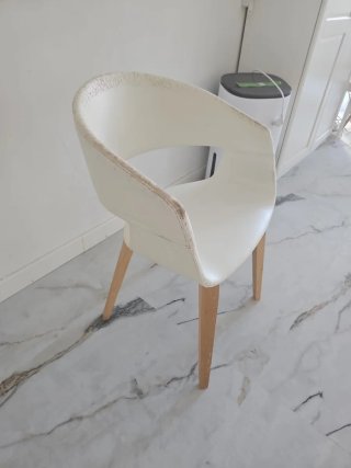 Silla blanca moderna