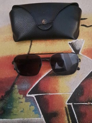 Gafas de sol negras