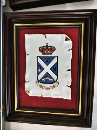Metopa militar escudo corona