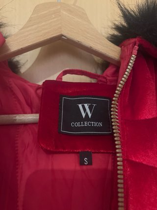 Chaqueta acolchada roja con capucha