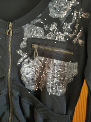 Sudadera con capucha y lentejuelas