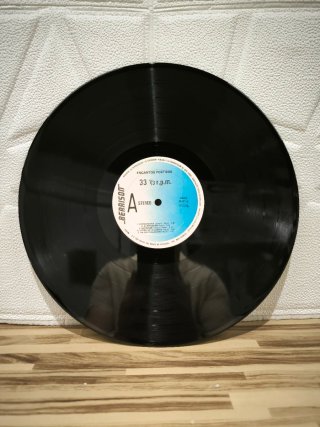 Vinilo Encantos Postizos