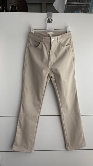 Pantalón beige como nuevo Semi cuero
