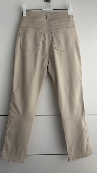 Pantalón beige como nuevo Semi cuero