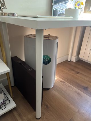 Mesa Ikea con opciones de uso comedor o escritorio