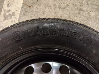 Neumático de repuesto Continental 145/90 R16