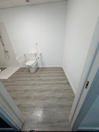 Baño adaptado minusválidos completo