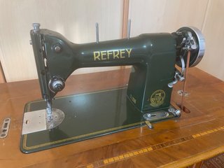 Máquina de coser Refrey CL306 vintage