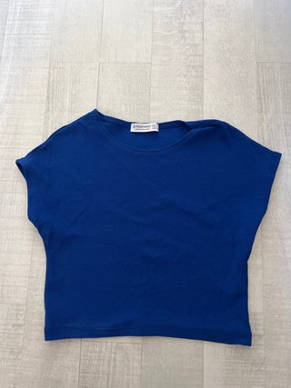 Camiseta Stradivarius azul eléctrico L