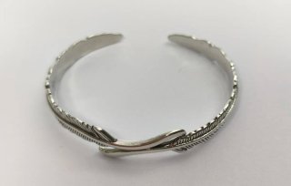 Pulsera Plata Vintage Diseño Plumas, unisex.