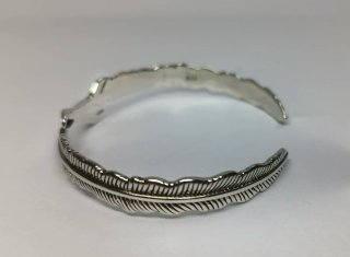 Pulsera Plata Vintage Diseño Plumas, unisex.