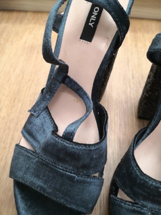 Sandalias fiesta brillantes negras y plateadas
