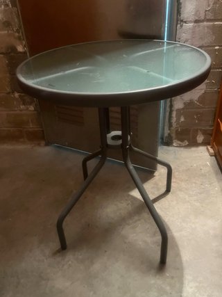 Mesa de terraza redonda de cristal y metal