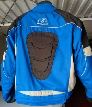 Chaqueta KUM azul y negra. Carretera y trail.