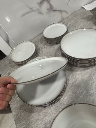 Vajilla GLADELIG Porcelana Gris/Blanco
