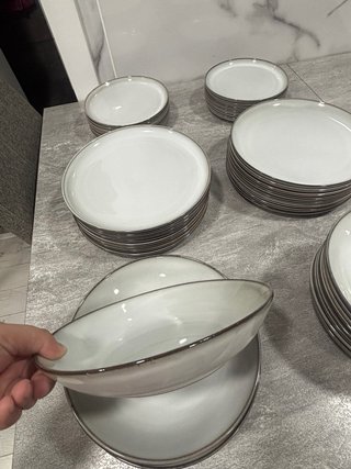 Vajilla GLADELIG Porcelana Gris/Blanco