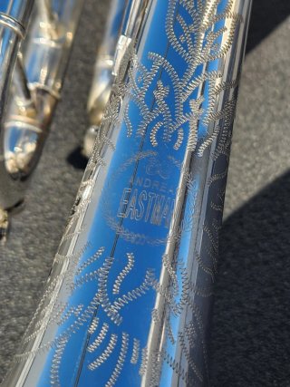 Trompeta Eastman ETR522G + Estuche Ortolá