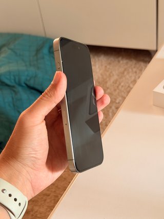 iPhone 15 Pro Titanio Natural + Fundas