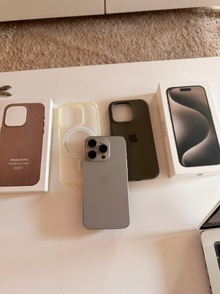 iPhone 15 Pro Titanio Natural + Fundas
