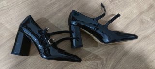 Zapatos charol tacón hebillas negros