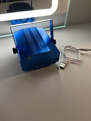 Pack de 4 luces de discoteca + altavoz + láser.