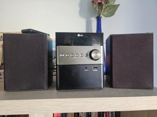 Equipo de Sonido LG con Mando
