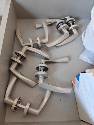 6 Puertas Blancas: 2 ciegas y 4 con cristal