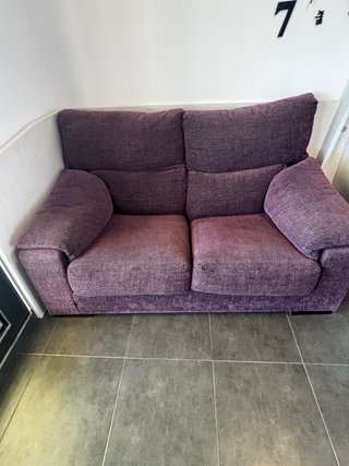 Sofá 2 plazas morado tela.