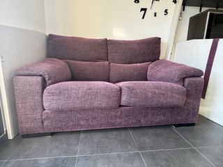 Sofá 2 plazas morado tela.