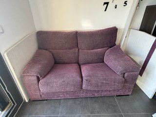 Sofá 2 plazas morado tela.