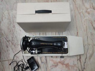 Máquina de coser Alfa S.A. Eibar antigua