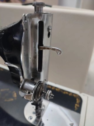 Máquina de coser Alfa S.A. Eibar antigua