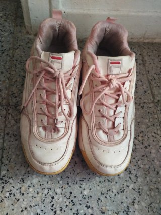 Zapatillas Fila rosas y blancas
