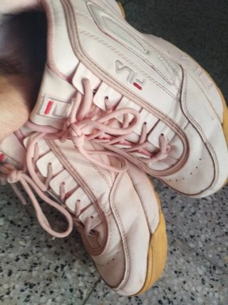 Zapatillas Fila rosas y blancas