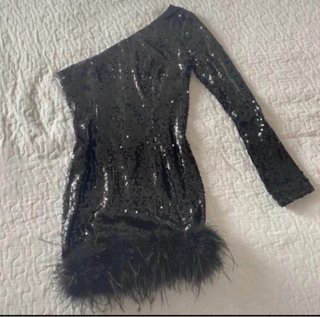 Vestido de fiesta lentejuelas y plumas